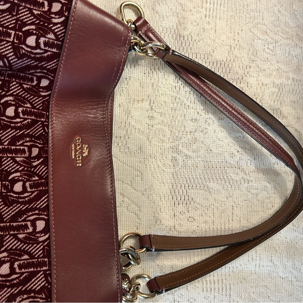 Coach Kristy Shoulder Bag Burgundy Patterned - Picture 3 of 9
